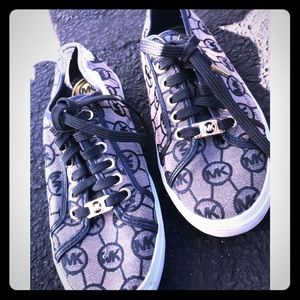 ✨💯AUTHENTIC MK Sneakers PERFECT for Fall/Winter✨